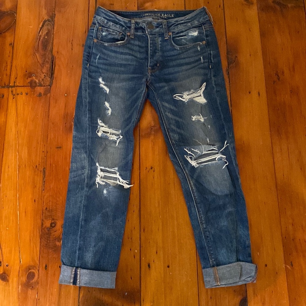 American Eagle Distressed Tomgirl Jeans